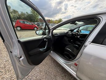 Peugeot 208 ALLURE