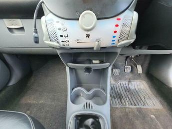 Toyota AYGO 1.0 VVT-i Black Euro 4 5dr (AC)
