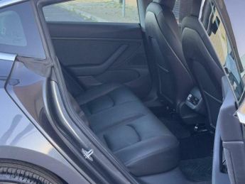 Tesla Model 3 Standard Range Plus Auto RWD 4dr