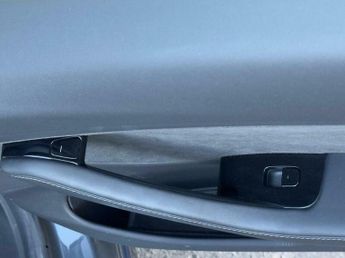 Tesla Model 3 Standard Range Plus Auto RWD 4dr