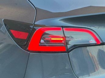 Tesla Model 3 Standard Range Plus Auto RWD 4dr