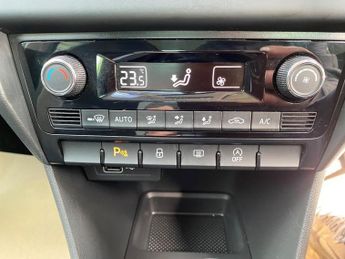 Skoda Rapid SPACEBACK SE TECH TSI 1.0cc Two Owners.