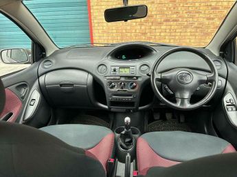 Toyota Yaris 1.3 VVT-i Colour Collection 5dr