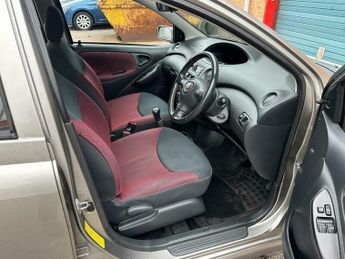 Toyota Yaris 1.3 VVT-i Colour Collection 5dr