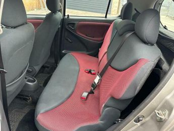 Toyota Yaris 1.3 VVT-i Colour Collection 5dr