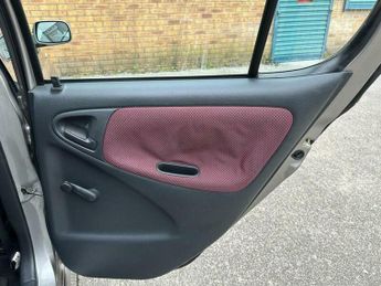 Toyota Yaris 1.3 VVT-i Colour Collection 5dr