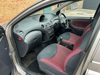 Toyota Yaris 1.3 VVT-i Colour Collection 5dr