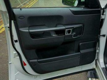 Land Rover Range Rover 4.4 TD V8 Vogue SUV Auto 4WD (313 bhp) _ Overfinch _ TV _ Camera