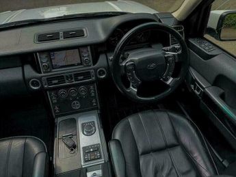 Land Rover Range Rover 4.4 TD V8 Vogue SUV Auto 4WD (313 bhp) _ Overfinch _ TV _ Camera
