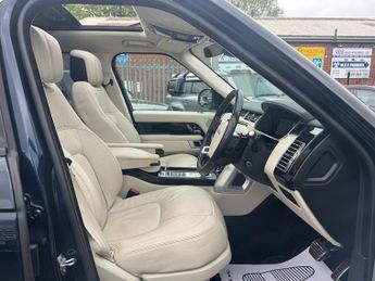 Land Rover Range Rover 3.0 SD V6 Westminster SUV 5dr Diesel Auto 4WD Euro 6 (s/s) (275 