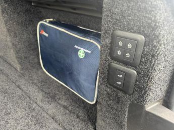 Land Rover Range Rover 3.0 SD V6 Westminster SUV 5dr Diesel Auto 4WD Euro 6 (s/s) (275 
