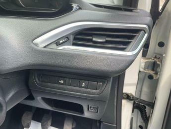 Peugeot 208 1.2 VTi PureTech Active Euro 5 5dr