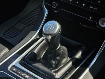 Jaguar XE 2.0d R-Sport Euro 6 (s/s) 4dr