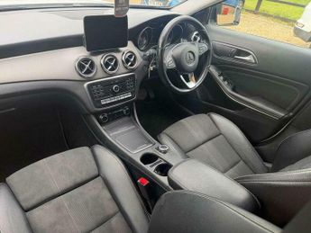 Mercedes-Benz C Class 1.6 GLA180 Urban Edition SUV 5dr Petrol 7G-DCT Euro 6 (s/s) (122