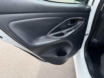Toyota Yaris 1.5 VVT-h Design E-CVT Euro 6 (s/s) 5dr