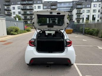 Toyota Yaris 1.5 VVT-h Design E-CVT Euro 6 (s/s) 5dr