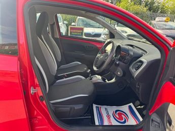 Toyota AYGO VVT-I X-PLAY X-SHIFT