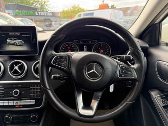 Mercedes-Benz A Class 1.5 A180d SE (Executive) Hatchback 5dr Diesel 7G-DCT Euro 6 (s/s
