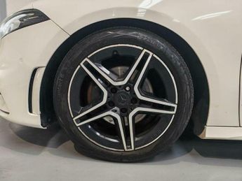 Mercedes-Benz A Class 1.5 A180d AMG Line (Premium) 7G-DCT Euro 6 (s/s) 5dr