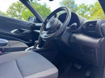 Toyota Yaris 1.5 VVT-h Design E-CVT Euro 6 (s/s) 5dr