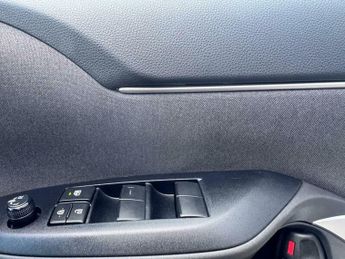 Toyota Yaris 1.5 VVT-h Design E-CVT Euro 6 (s/s) 5dr