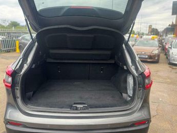 Nissan Qashqai 1.2 DIG-T N-Connecta SUV 5dr Petrol XTRON Euro 6 (s/s) (115 ps)
