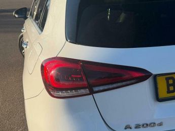Mercedes-Benz A Class 2.0 A200d AMG Line (Premium) 8G-DCT Euro 6 (s/s) 5dr