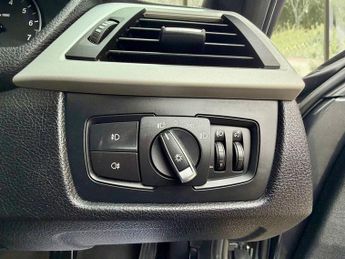 BMW 3 SERIES 320i SE
