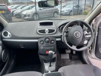 Renault Clio 1.6 VVT Dynamique 5dr