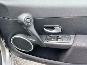 Renault Clio 1.6 VVT Dynamique 5dr