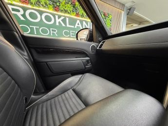Land Rover Discovery R-DYNAMIC HSE [2X SERVICES, EXTENDED LAND ROVER WARRANTY & HUGE 