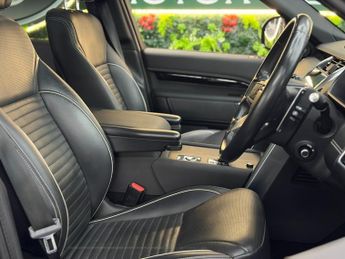 Land Rover Discovery R-DYNAMIC HSE [2X SERVICES, EXTENDED LAND ROVER WARRANTY & HUGE 