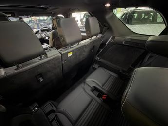 Land Rover Discovery R-DYNAMIC HSE [2X SERVICES, EXTENDED LAND ROVER WARRANTY & HUGE 