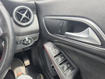 Mercedes-Benz CLA 2.1 CLA220d AMG Line Coupe 7G-DCT 4MATIC Euro 6 (s/s) 4dr