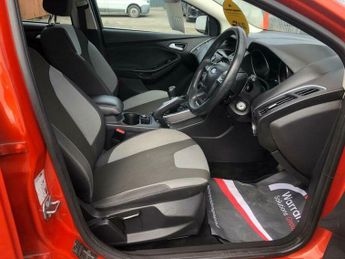 Ford Focus 1.6 Zetec Euro 5 5dr