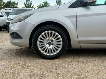 Ford Focus 1.6 Titanium 5dr