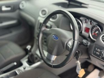 Ford Focus 1.6 Titanium 5dr