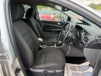 Ford Focus 1.6 Titanium 5dr