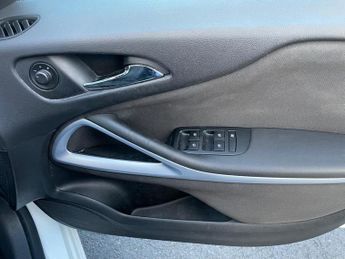 Vauxhall Zafira 1.4i Turbo SRi MPV 5dr Petrol Auto Euro 6 (140 ps)