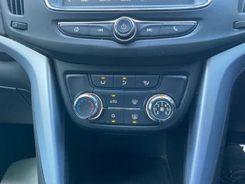 Vauxhall Zafira 1.4i Turbo SRi MPV 5dr Petrol Auto Euro 6 (140 ps)