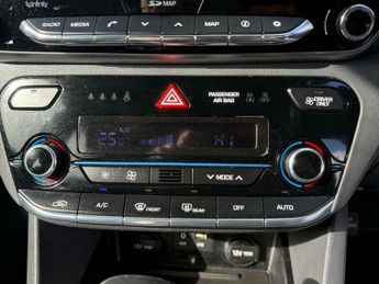 Hyundai Ioniq 1.6 h-GDi Premium DCT Euro 6 (s/s) 5dr