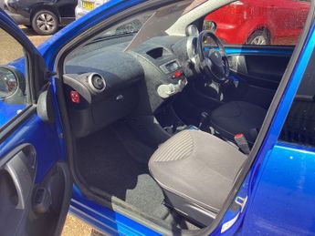 Peugeot 107 1.0 12V Allure Hatchback 5dr Petrol 2 Tronic Euro 5 (68 ps)