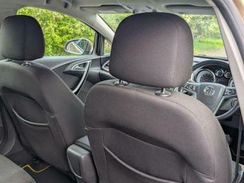 Vauxhall Astra 1.6 16V SRi Sports Tourer Auto Euro 5 5dr