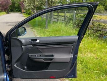 Volkswagen Golf 1.6 TDI SE DSG Euro 5 5dr