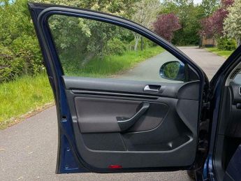Volkswagen Golf 1.6 TDI SE DSG Euro 5 5dr