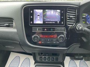 Mitsubishi Outlander 2.4h TwinMotor 13.8kWh 4h CVT 4WD Euro 6 (s/s) 5dr