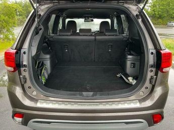 Mitsubishi Outlander 2.4h TwinMotor 13.8kWh 4h CVT 4WD Euro 6 (s/s) 5dr