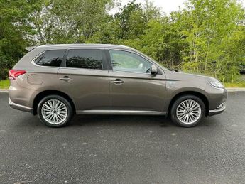 Mitsubishi Outlander 2.4h TwinMotor 13.8kWh 4h CVT 4WD Euro 6 (s/s) 5dr