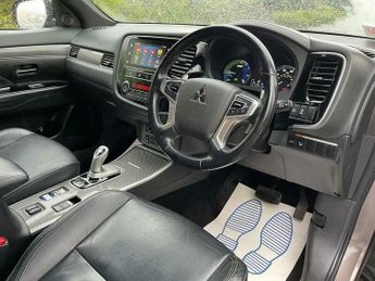 Mitsubishi Outlander 2.4h TwinMotor 13.8kWh 4h CVT 4WD Euro 6 (s/s) 5dr