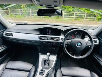 BMW 3 SERIES 330i SE